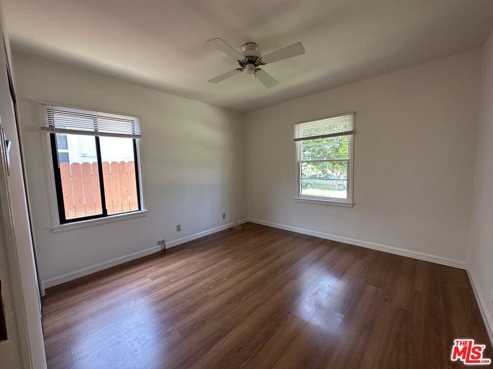 4608 Saloma Ave - Photo 2 of 8