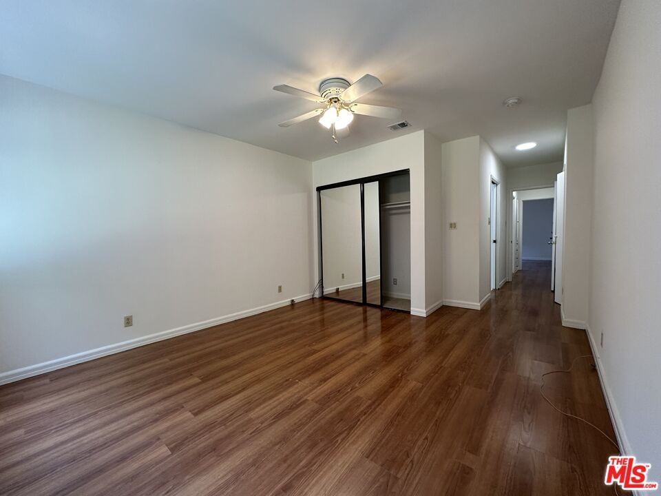 4608 Saloma Ave - Photo 4 of 8