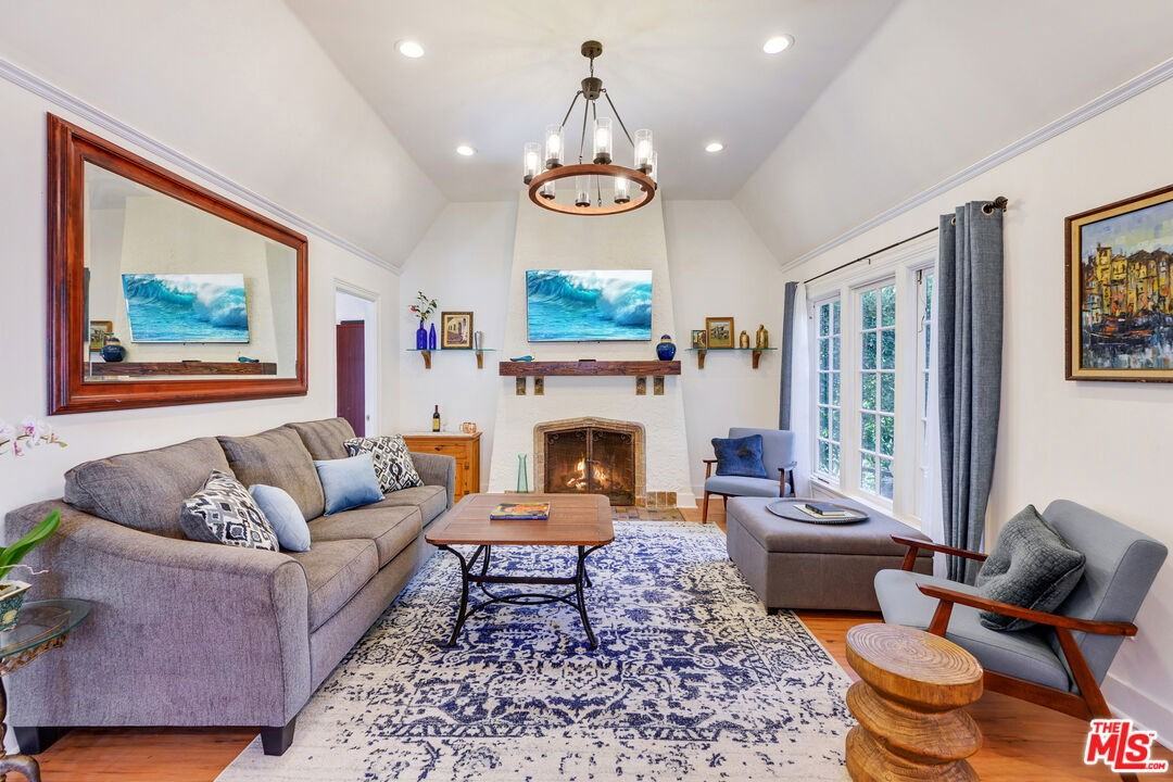 8818 Rosewood Ave - Photo 7 of 8