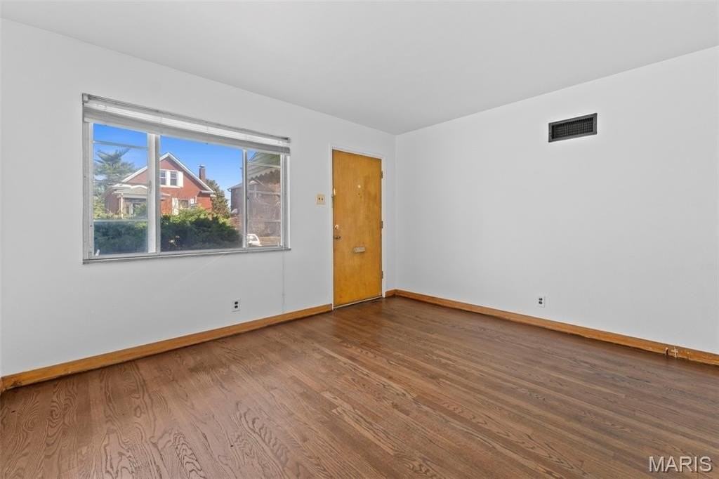 6048 Southwest Ave - Photo 4 of 18