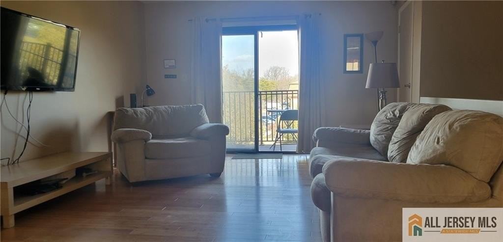 1212 N Oaks Blvd - Photo 2 of 9