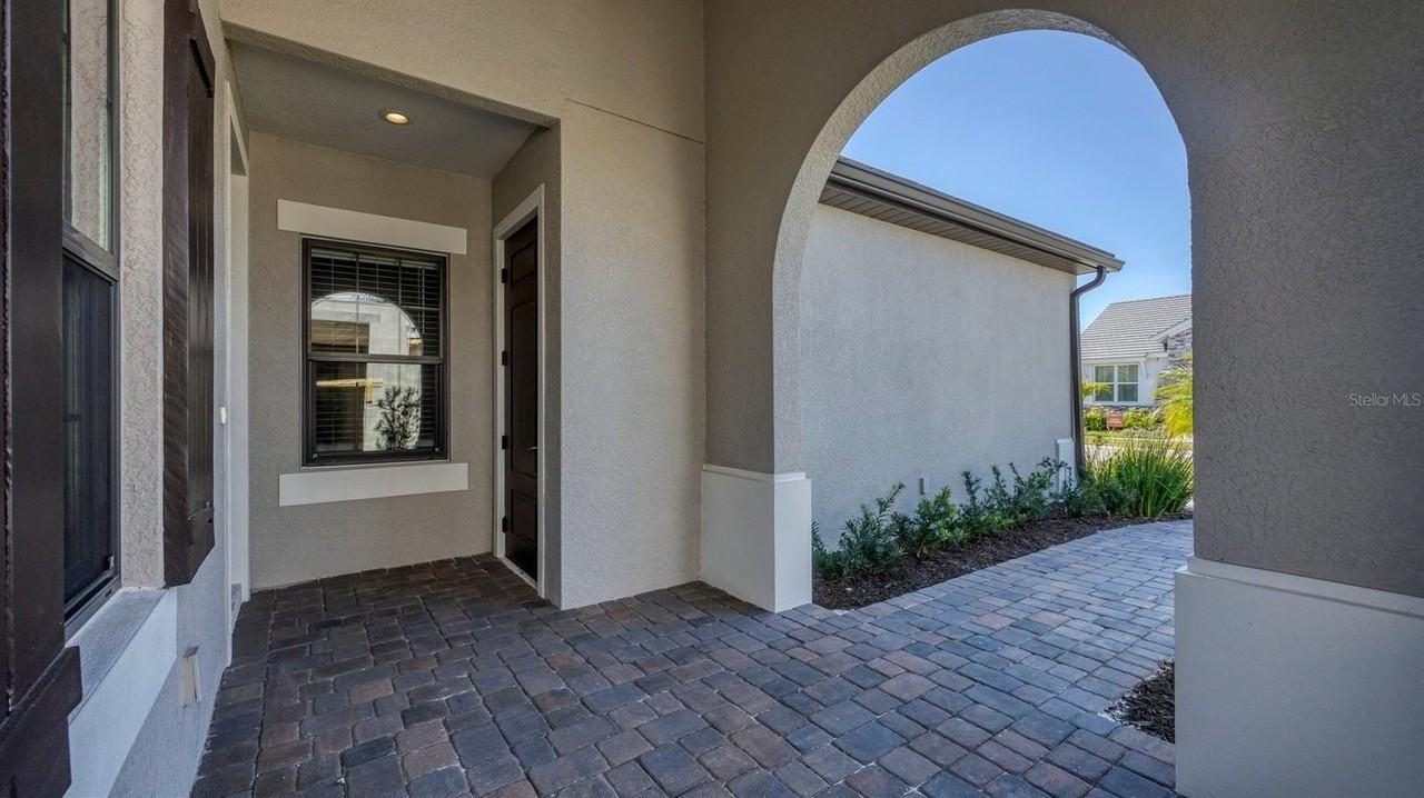 690 Allora Ave - Photo 3 of 34