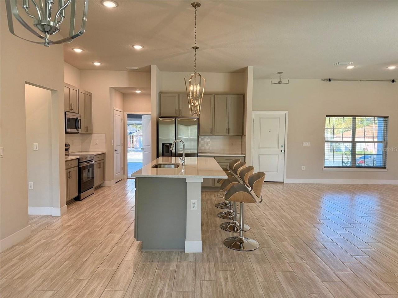 49 Pilgrim Dr - Photo 7 of 22