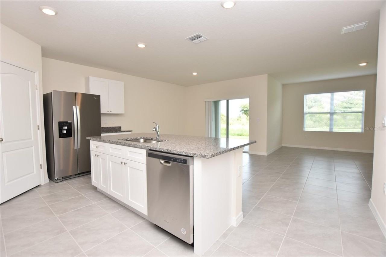 5552 Siltstone St - Photo 4 of 31