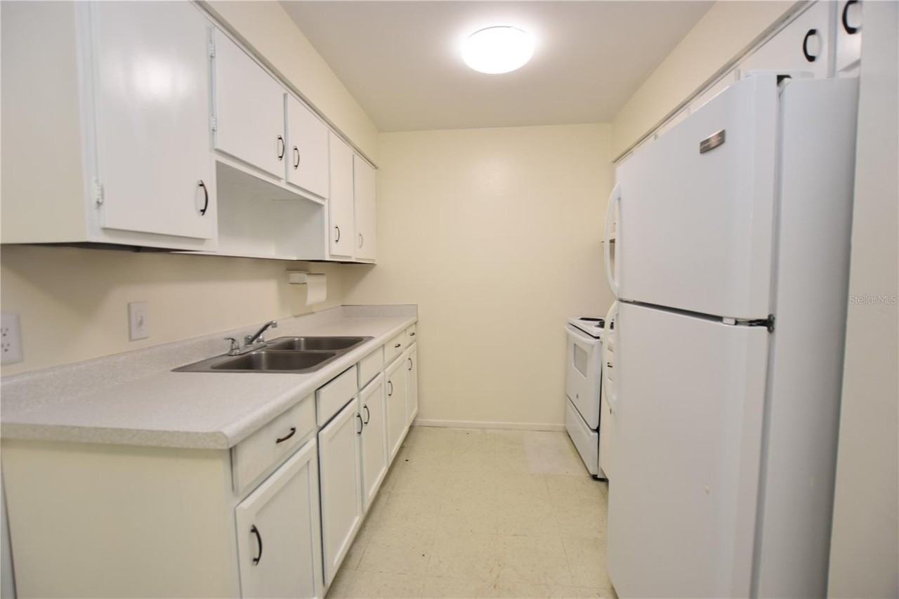 619 Robin Rd #3 - Photo 4 of 17