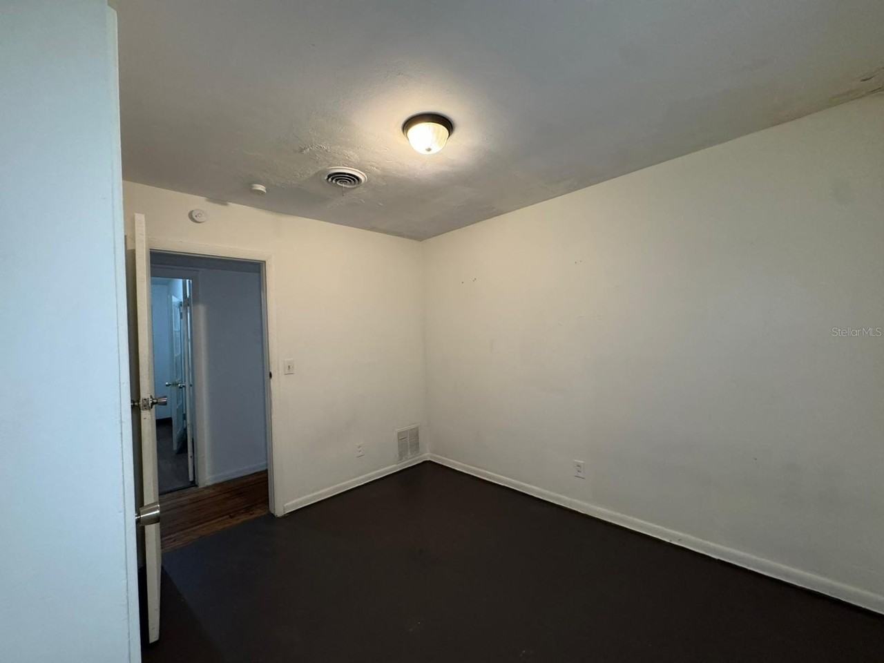 416 Sun Ct - Photo 4 of 13