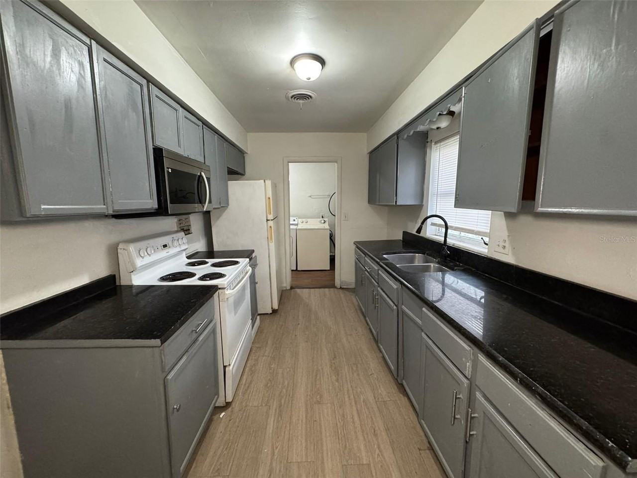 416 Sun Ct - Photo 6 of 13