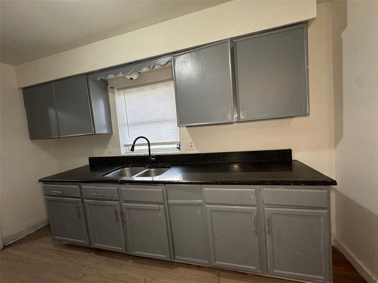 416 Sun Ct - Photo 7 of 13