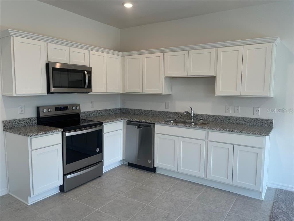 497 Madison Dr - Photo 3 of 9