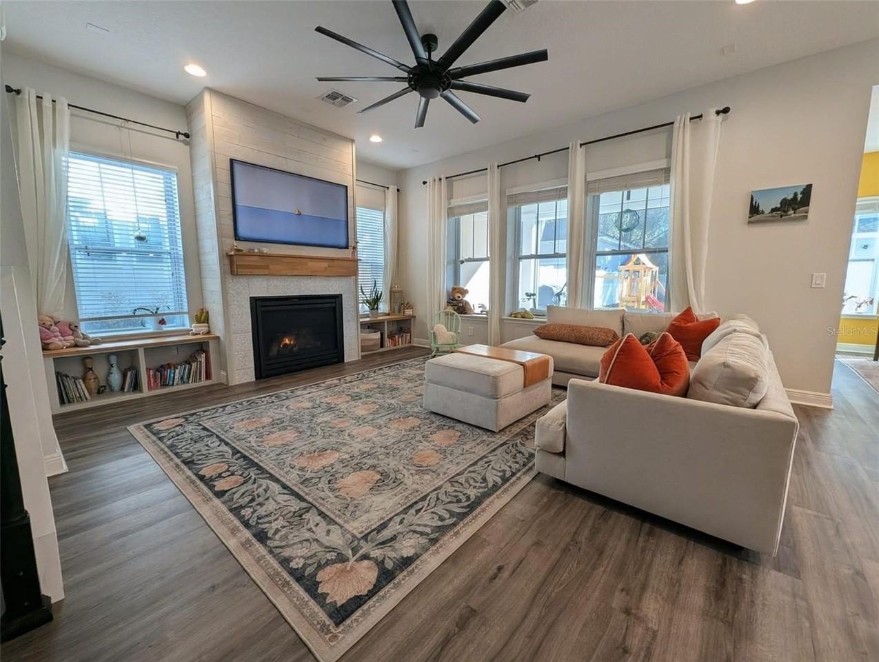 876 Landrum Dr - Photo 5 of 20