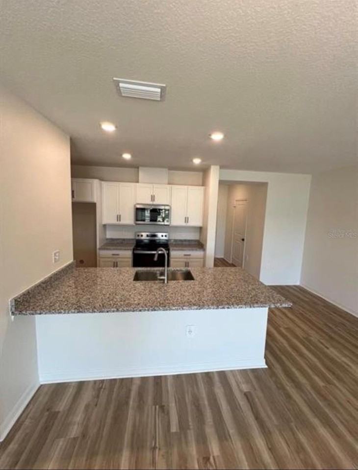 733 Stoney Point Cir - Photo 3 of 11