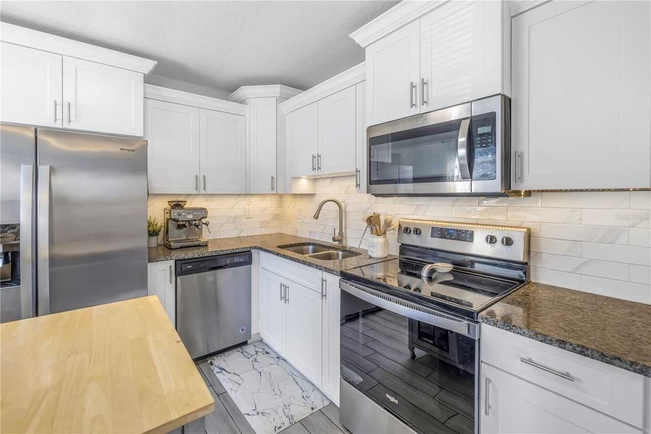 3605 W Iowa Ave - Photo 6 of 41