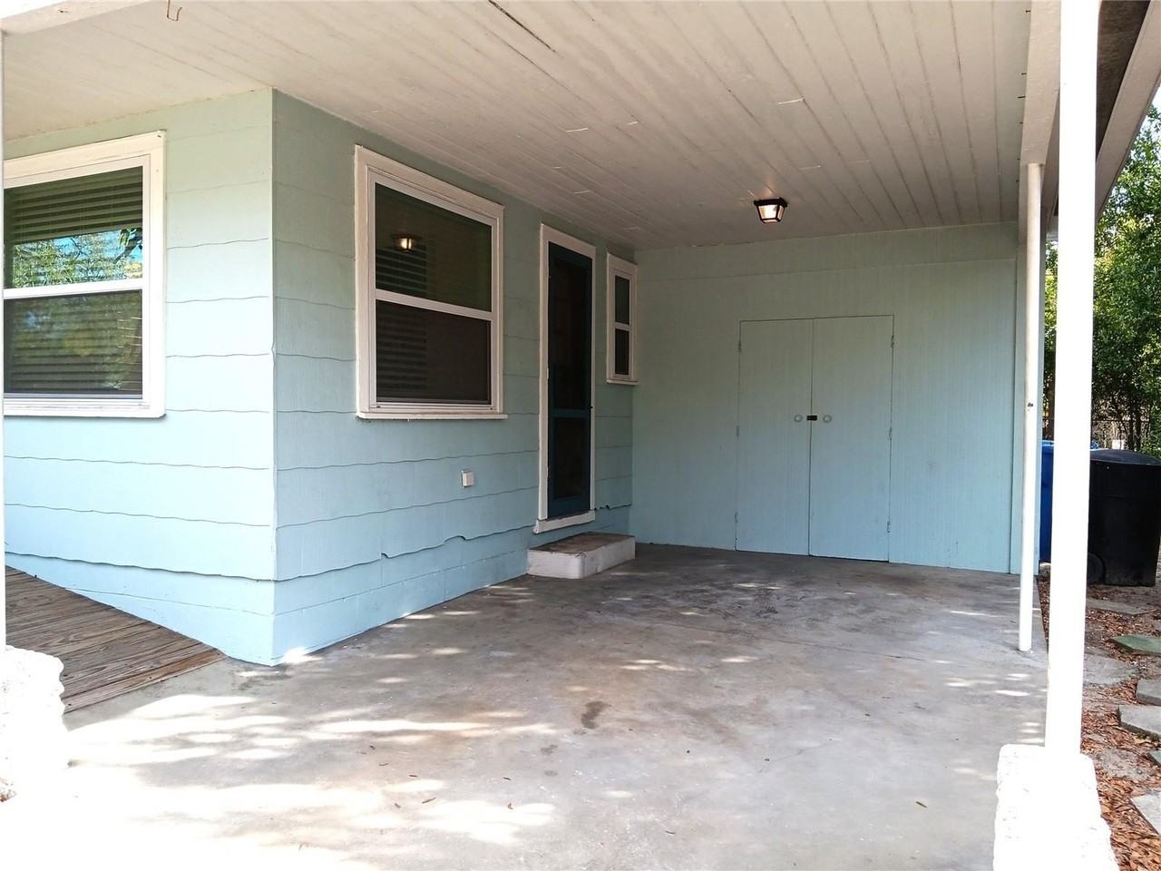 4942 Oxford Ave N - Photo 2 of 16