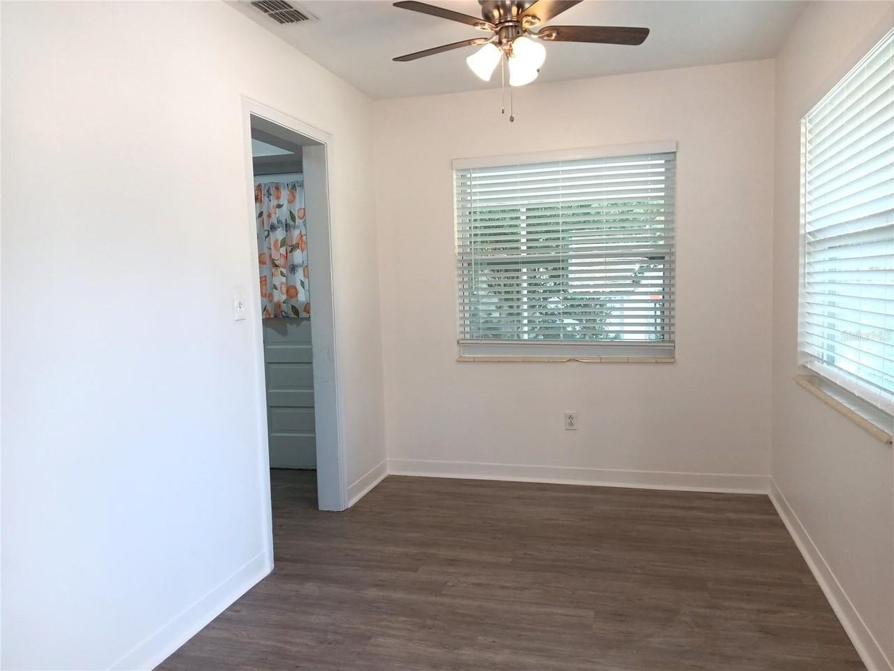 4942 Oxford Ave N - Photo 5 of 16