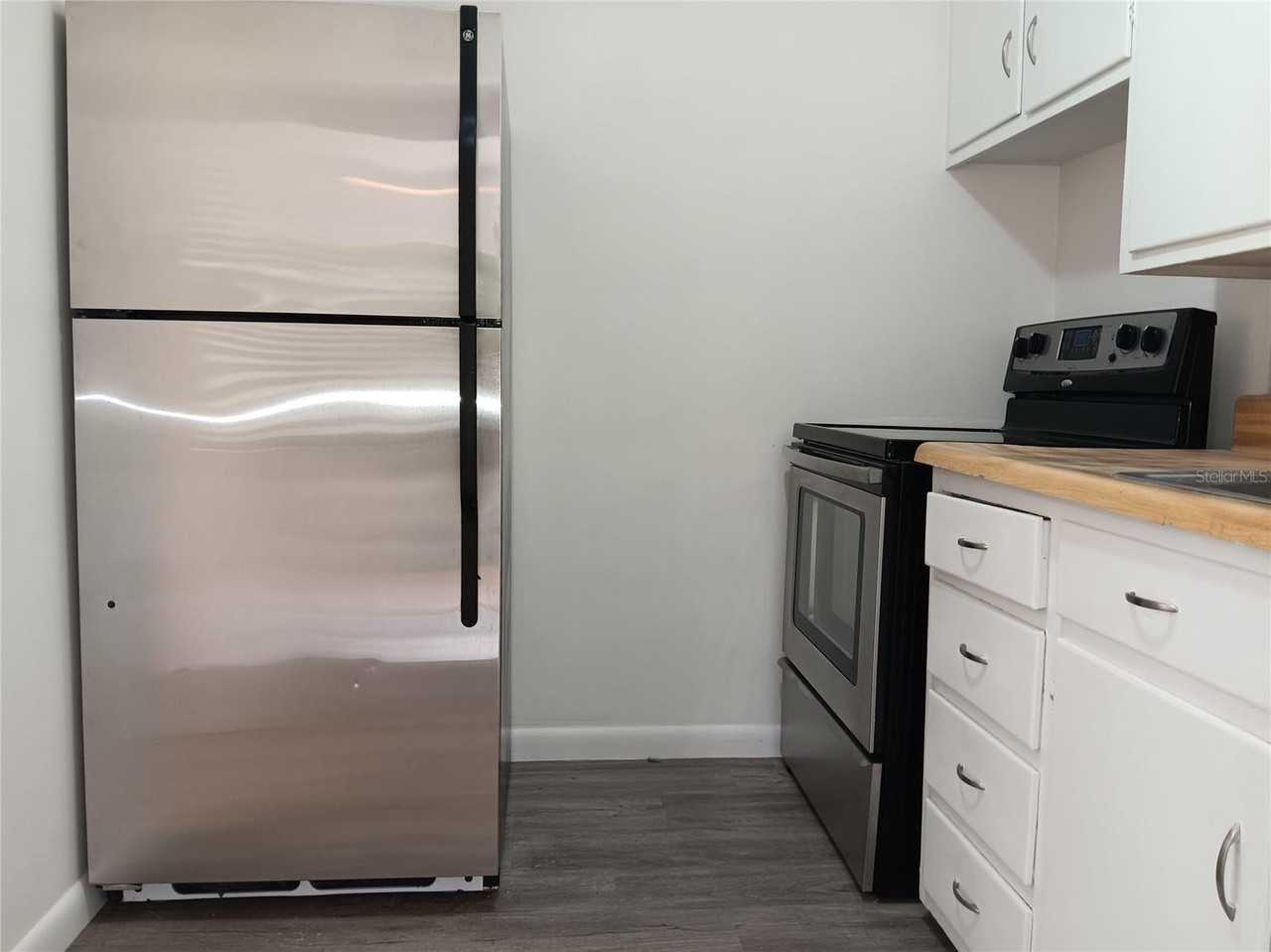 4942 Oxford Ave N - Photo 6 of 16