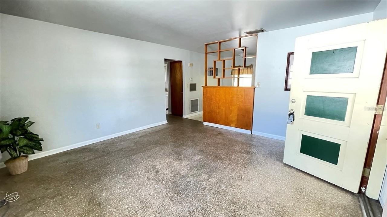 10705 N Dixon Ave - Photo 2 of 24