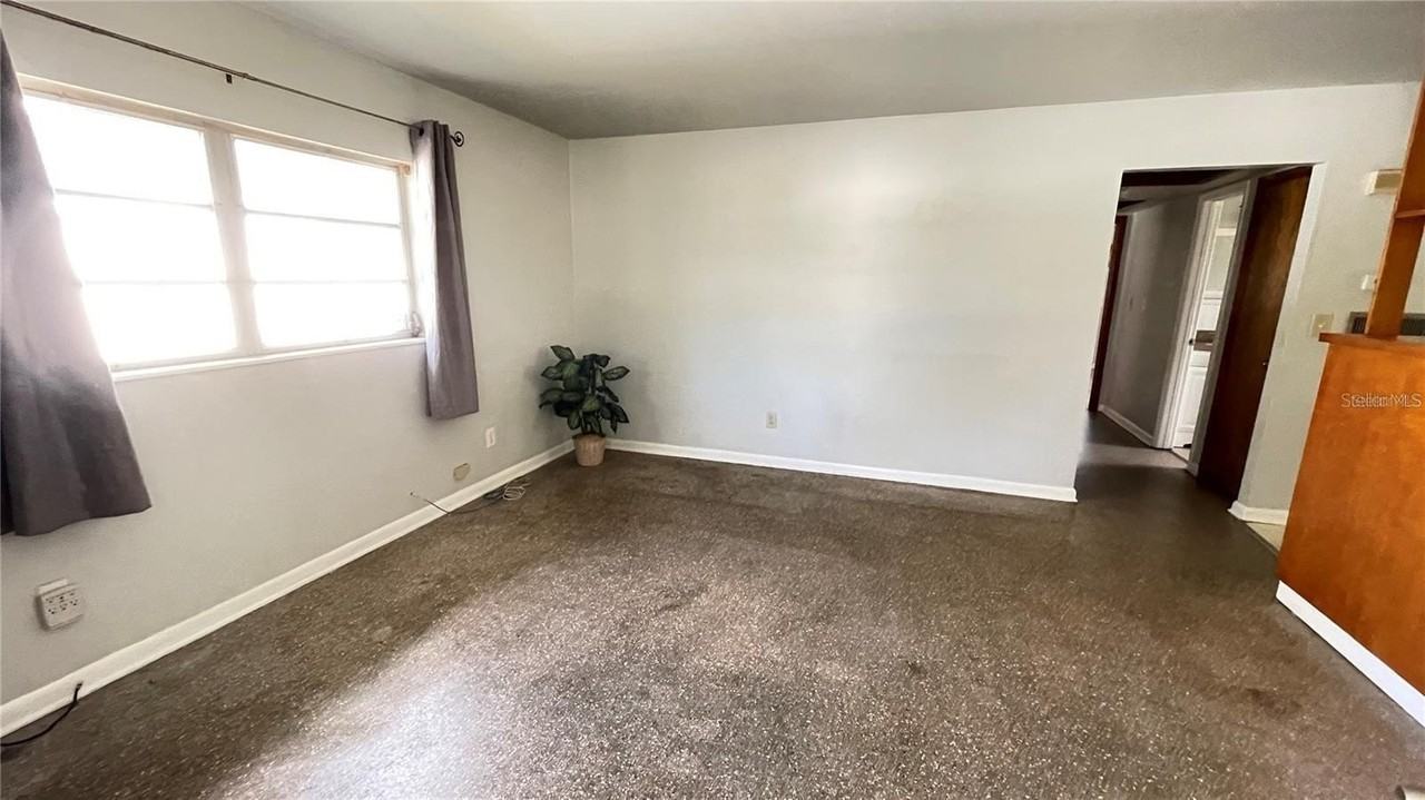 10705 N Dixon Ave - Photo 3 of 24