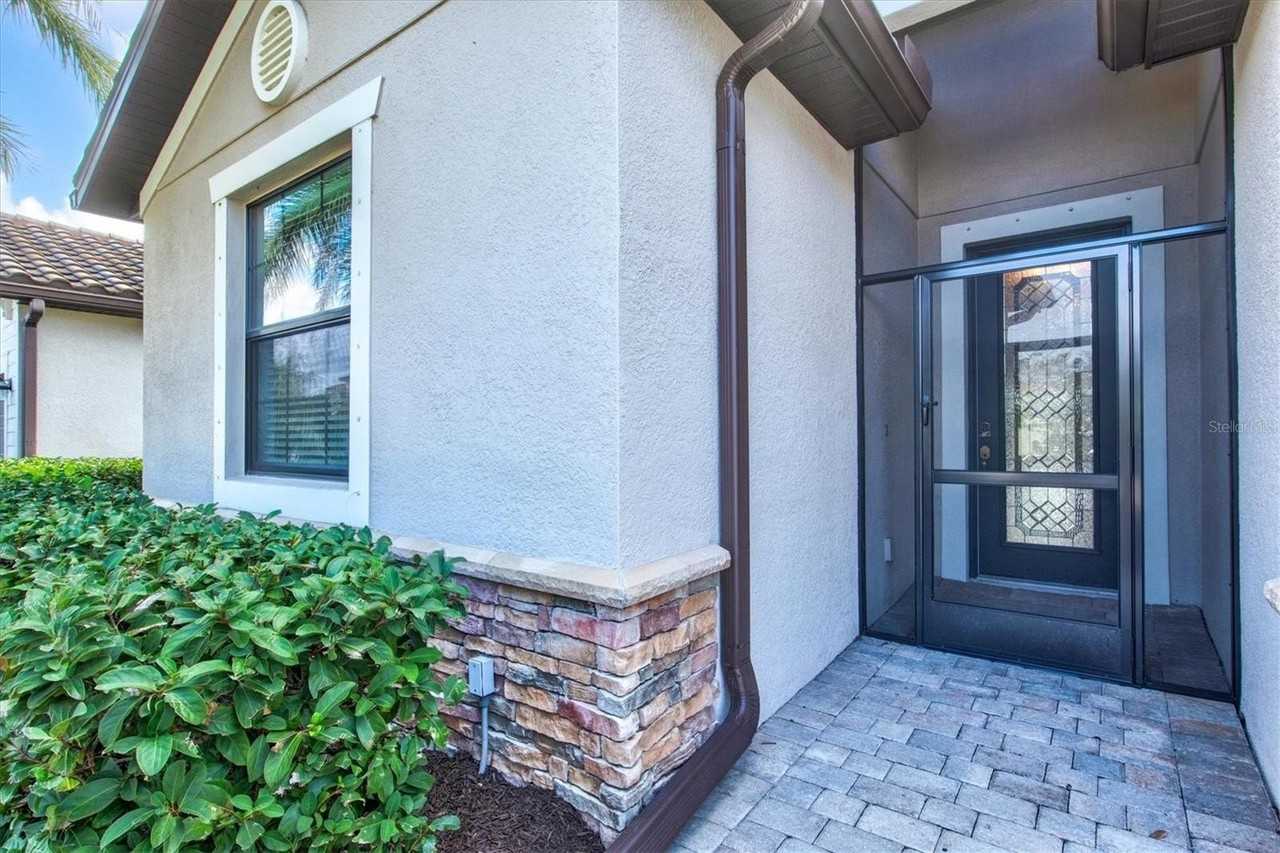 17030 Blue Ridge Pl - Photo 5 of 50