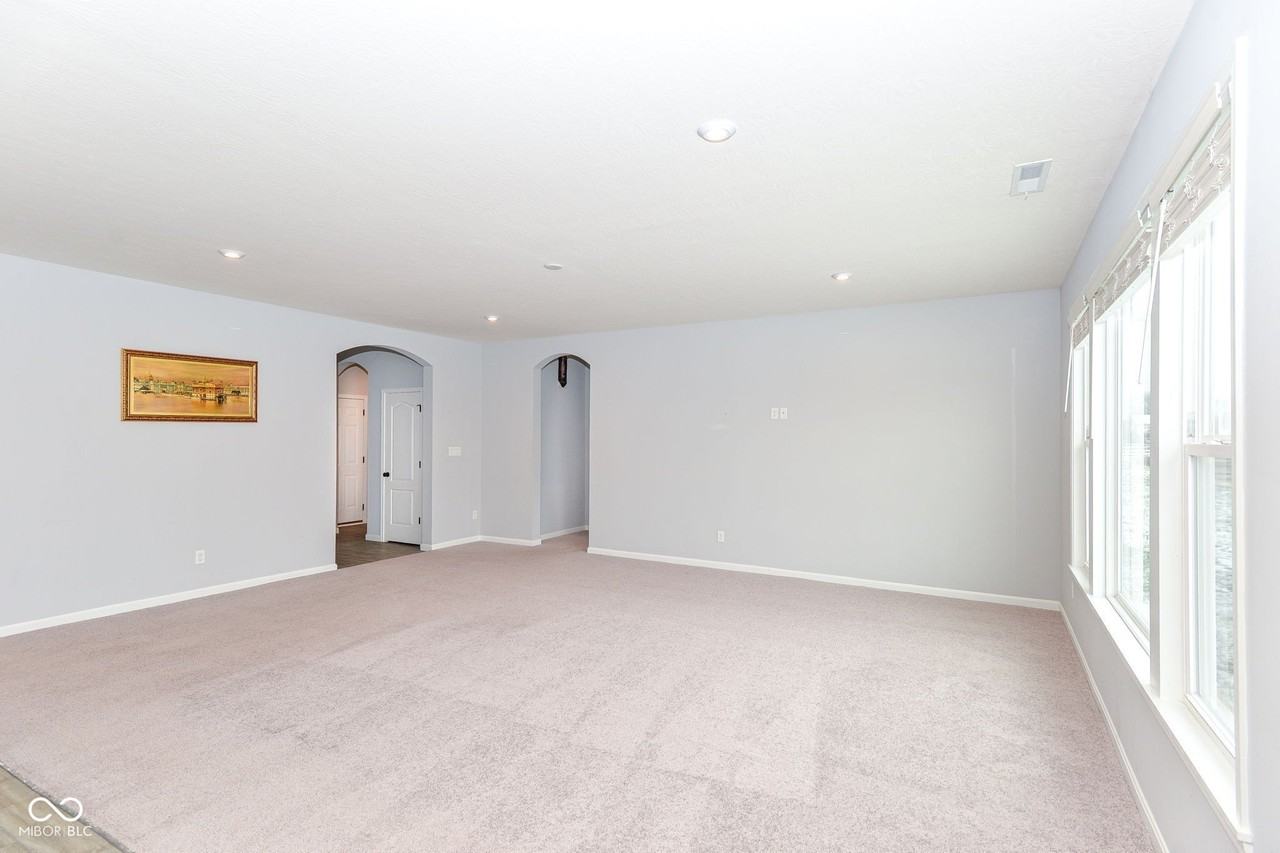 9924 Mosaic Blue Way - Photo 3 of 32