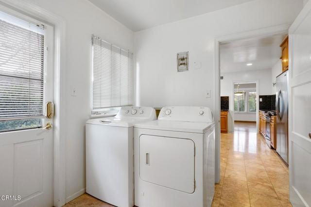 1455 Avonrea Rd - Photo 5 of 8