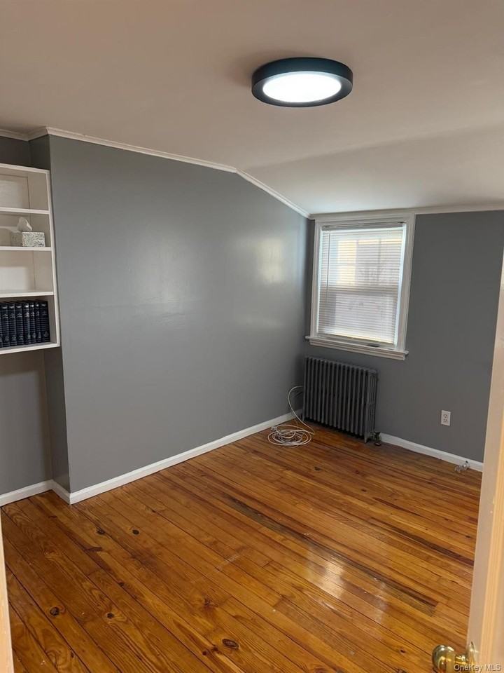 76 Shaw Ave - Photo 2 of 13