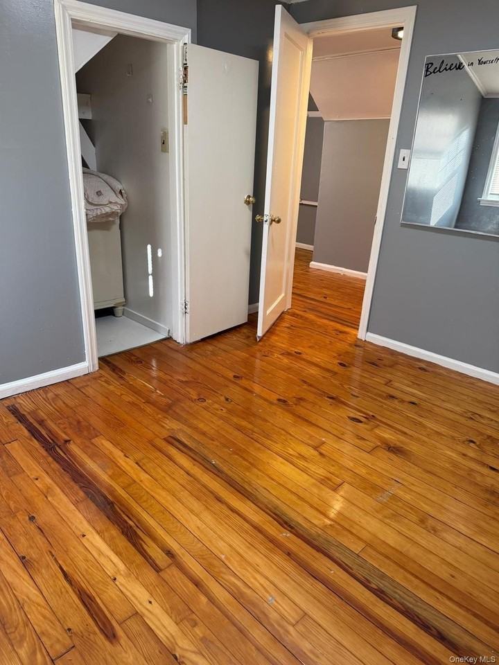 76 Shaw Ave - Photo 3 of 13