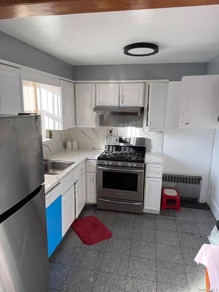 76 Shaw Ave - Photo 4 of 13