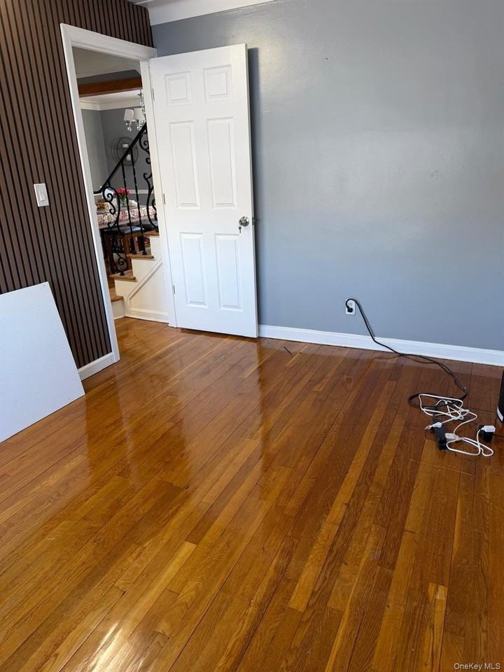 76 Shaw Ave - Photo 7 of 13