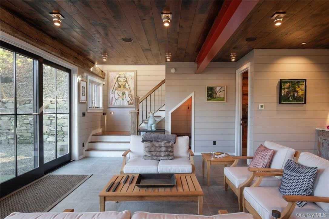 325 Ferdon Ave - Photo 5 of 14