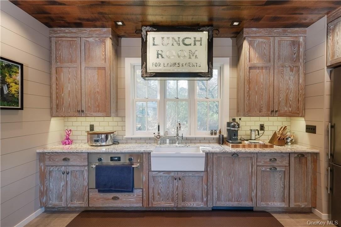 325 Ferdon Ave - Photo 7 of 14