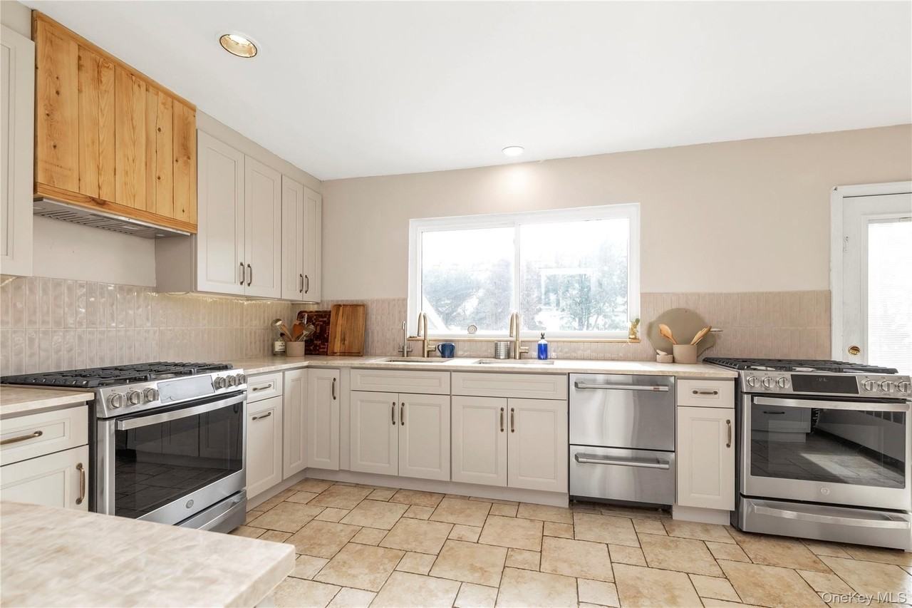 1443 Park St - Photo 6 of 23