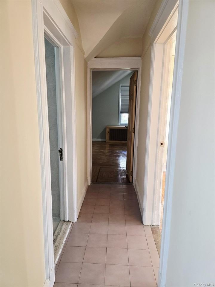 3913 Lyme Ave Unit 2 - Photo 4 of 8