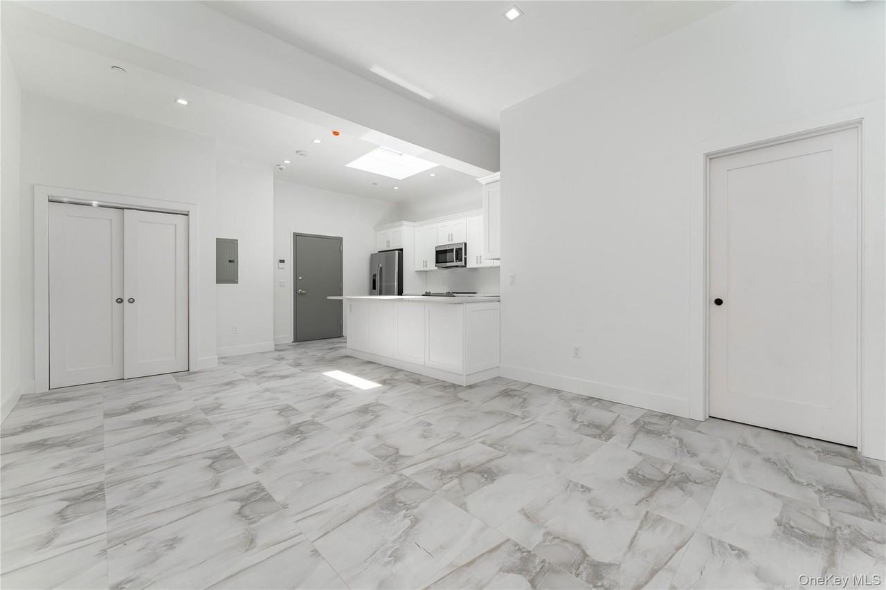 138 E Park Ave Unit 1 - Photo 4 of 10