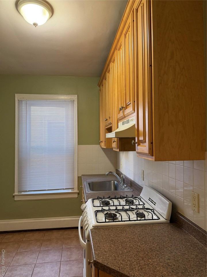 322 Jericho Tpke - Photo 2 of 9