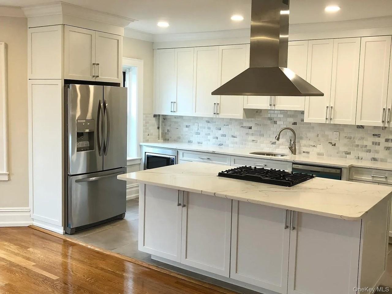 180 Hilton Ave - Photo 2 of 4