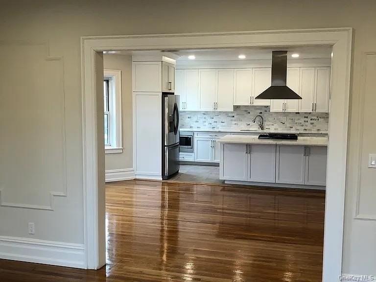 180 Hilton Ave - Photo 3 of 4