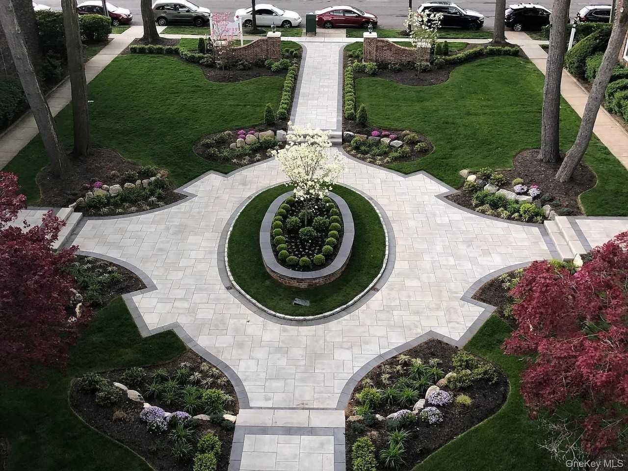 180 Hilton Ave - Photo 4 of 4