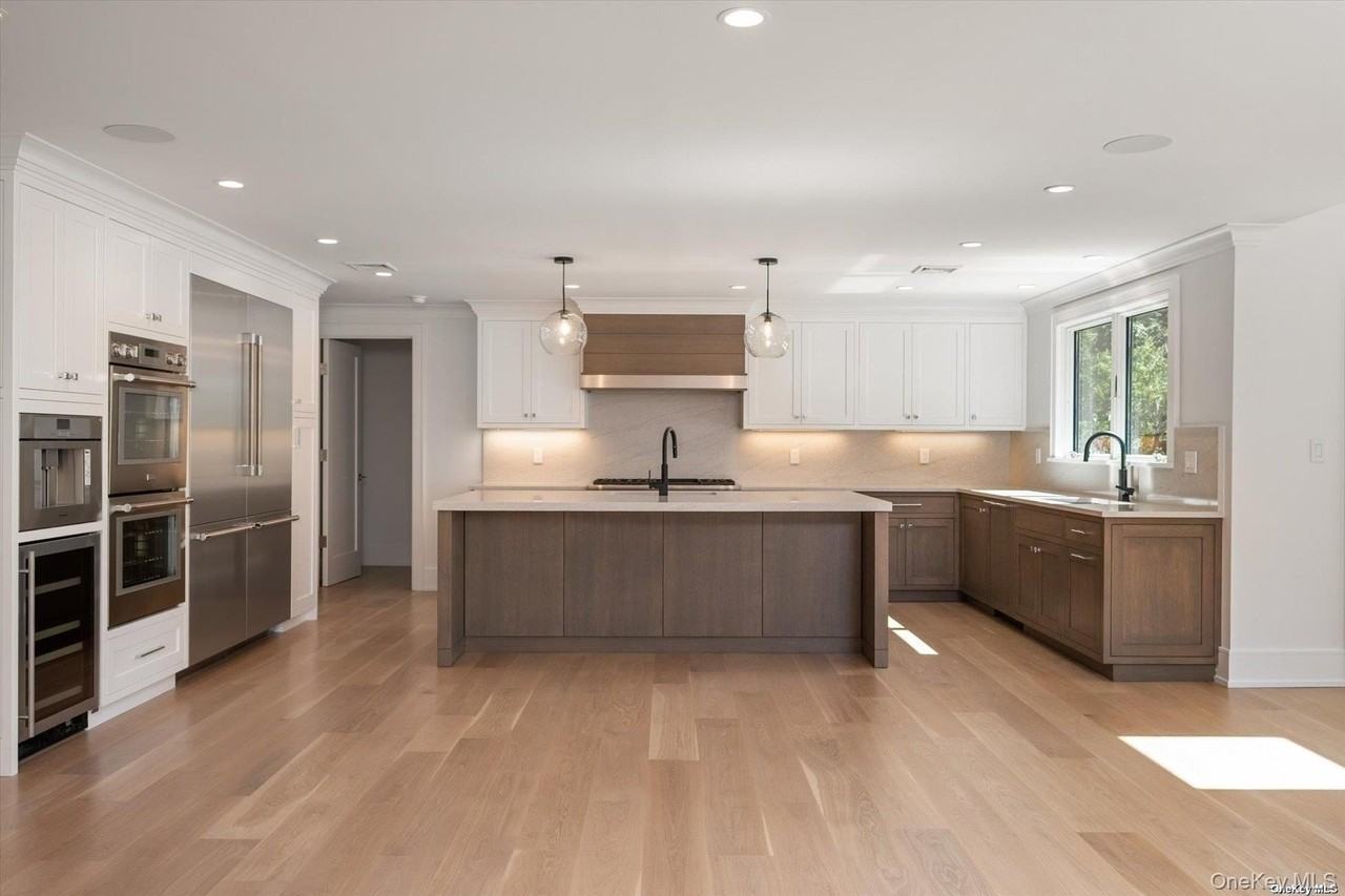 40 Hewlett Ln - Photo 4 of 35