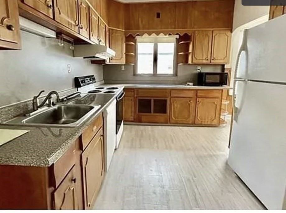 24 Somerset St Apt 2 - Photo 2 of 16