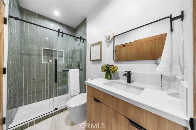 2203 Pelham Ave - Photo 2 of 8