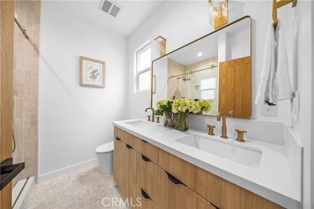 2203 Pelham Ave - Photo 3 of 8