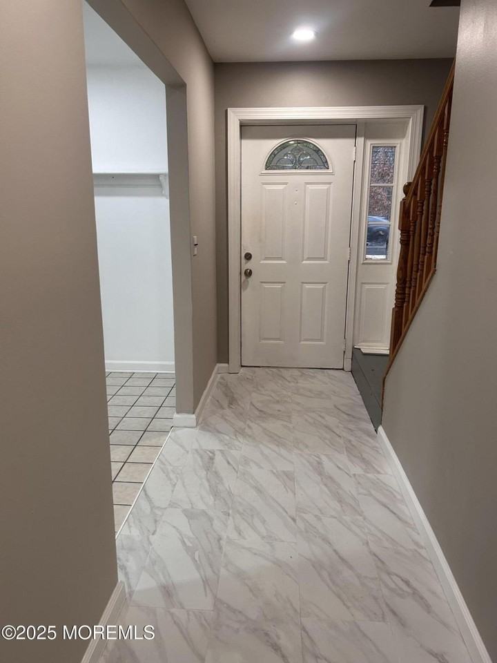 823 Bowman Rd - Photo 2 of 27