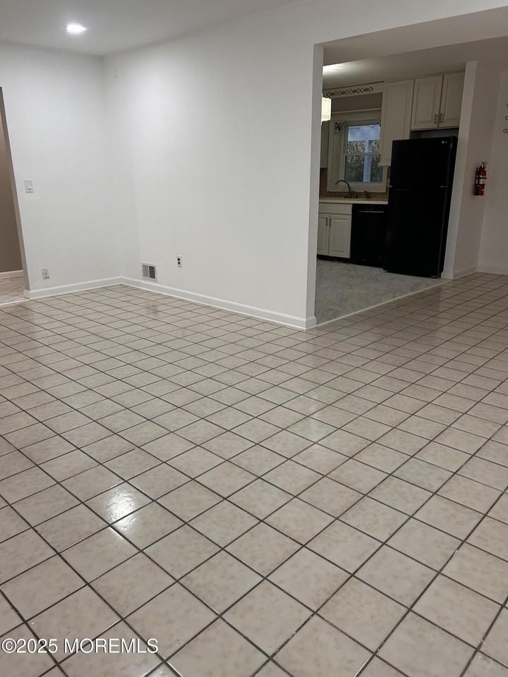 823 Bowman Rd - Photo 5 of 27