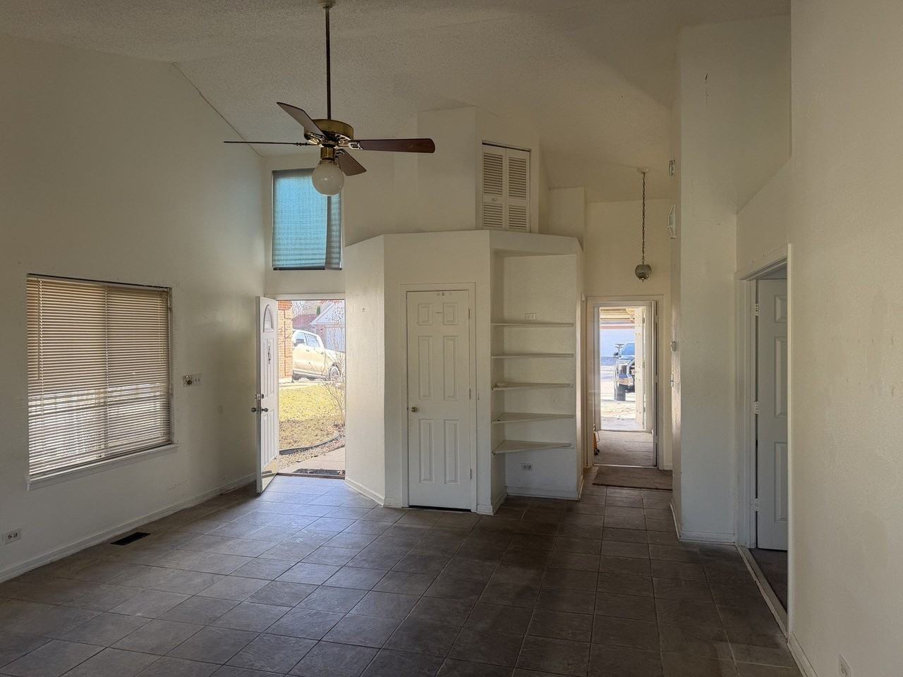 1009 Pheasant Run Ln - Photo 4 of 13