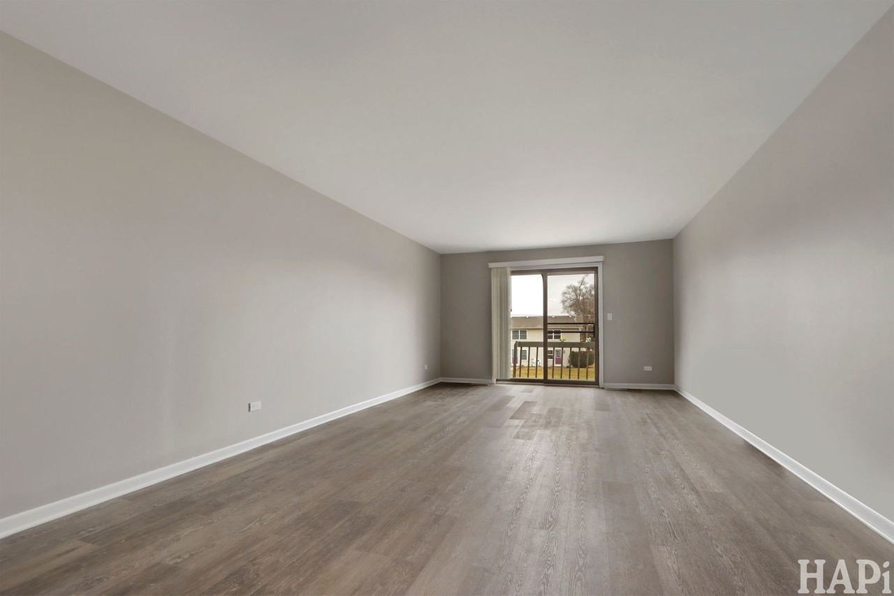 920 Pleasant St - Photo 4 of 14