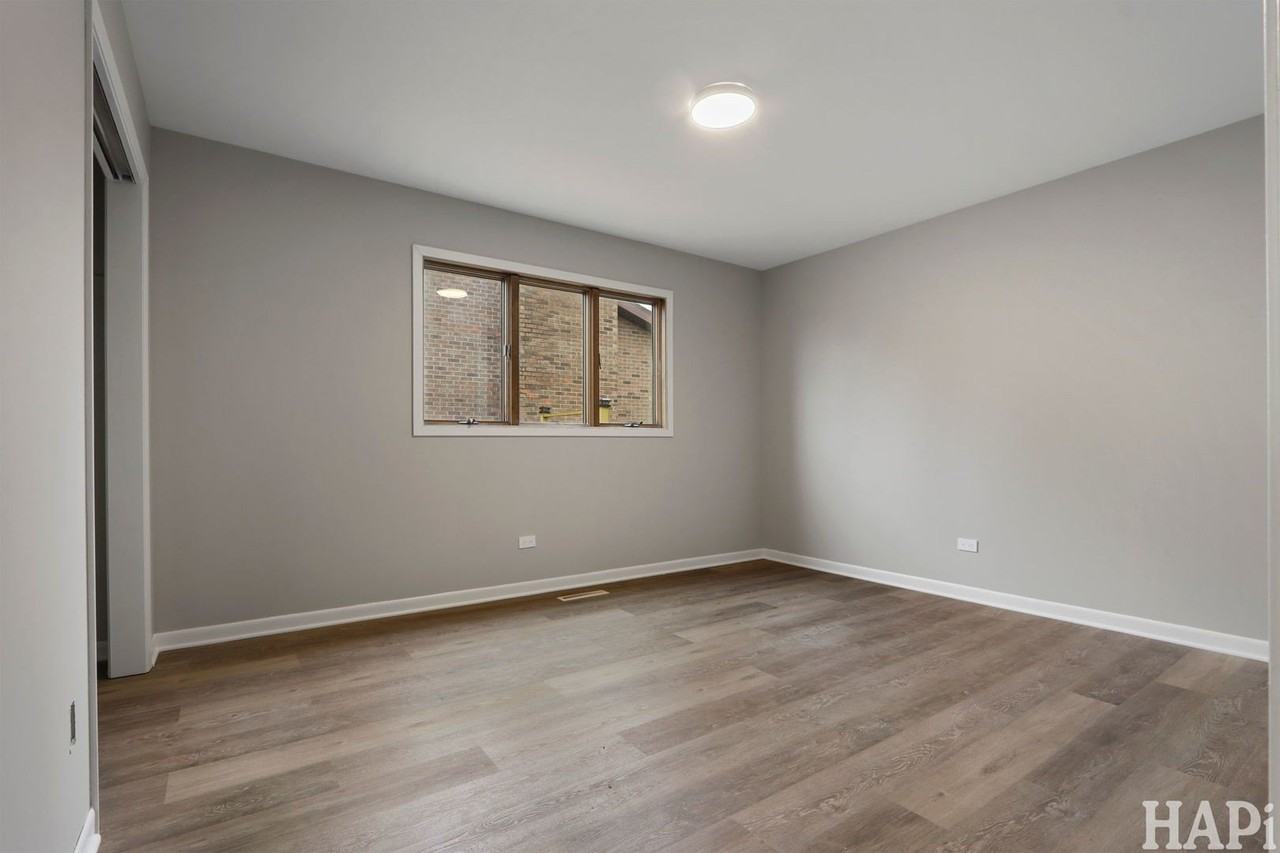 920 Pleasant St - Photo 7 of 14