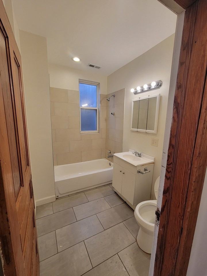 1931 S Saint Louis Ave Apt 2 - Photo 5 of 9