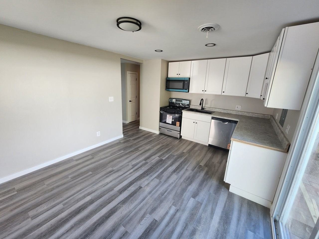 314 Fremont Ave - Photo 4 of 24