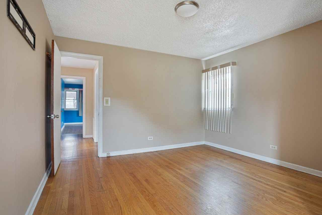 2102 N Nagle Ave Unit 2 - Photo 6 of 12