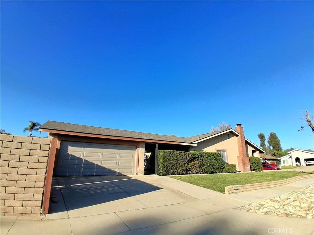 1467 Winston Ct - Photo 2 of 11